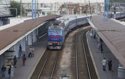 За 11 месяцев Укрзализныця получила от местных органов власти лишь 24,8% компенсаций за льготные перевозки пассажиров в пригородном сообщении