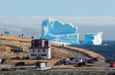 Как выглядит самый большой айсберг в мире и чем он опасен? (5 фото)