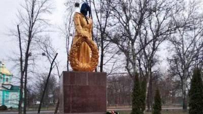 На Украине надругались над памятником погибшим во Второй мировой войне