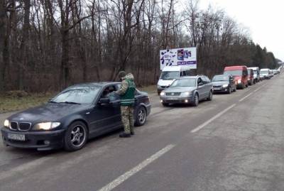 Водителей предупредили об очередях на украинской границе, особенно на выезд