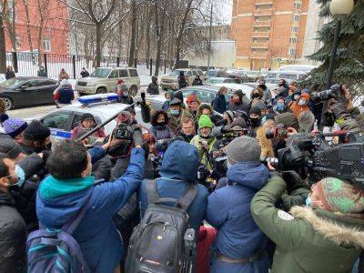 В Москве задержали людей, пришедших на приговор Азату Мифтахову