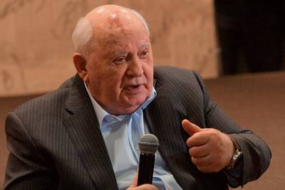 Горбачев высказался о падении цен на нефть