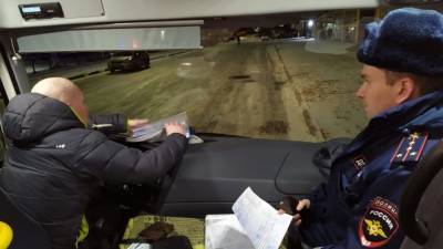 Самосвал столкнулся с колонной военных автобусов на Новорижском шоссе