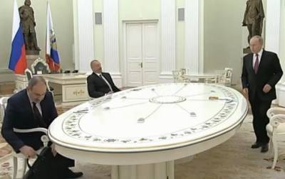 Пашинян и Алиев в Кремле не подали друг другу руки