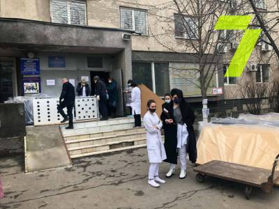 Американцы подарили кровати для детской больницы в Одессе
