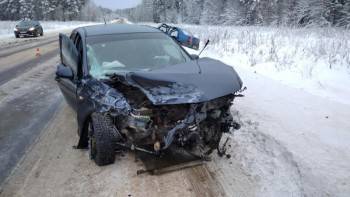 В массовой аварии на трассе Тотьма-Никольск тяжело пострадали два пассажира