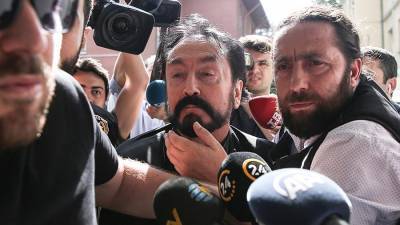 Турецкий суд осудил телеведущего Аднана Октара на тысячу лет тюрьмы