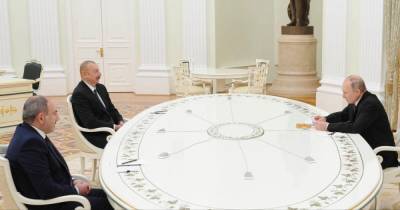 Алиев и Пашинян демонстративно не пожали друг другу руку на встрече в Москве
