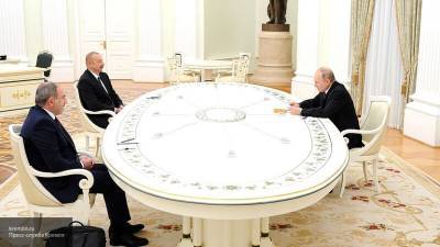 Историк-международник рассказал о главных темах разговора Путина, Пашиняна и Алиева