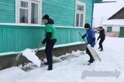 Почистят снег и уберут сугробы. Гродненская молодежь запускает зимний челлендж. Даем телефоны, куда звонить, чтобы помогли