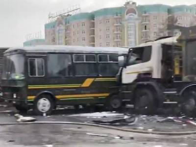 Полиция задержала водителя самосвала, врезавшегося в военные автобусы
