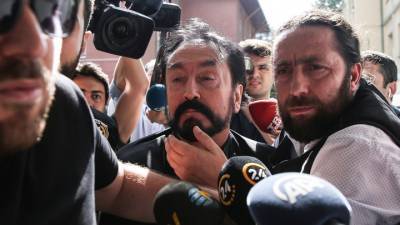Турецкого писателя приговорили к тысяче годам тюрьмы