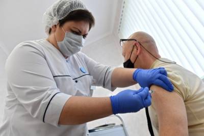 Пункты вакцинации от COVID-19 организуют на предприятиях Петербурга