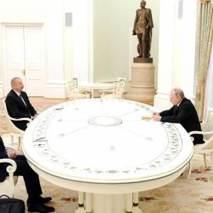 В Москве проходит трехсторонняя встреча по Карабаху