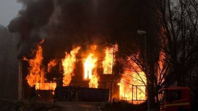 «Сожгли дом ради хайпа и денег»: массажистку Бузовой обвинили в поджоге собственного дома