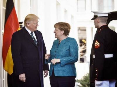 Меркель осудила блокировку Twitter Трампа