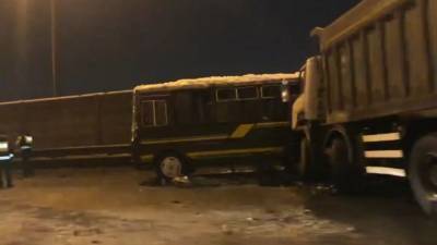 16 военных, пострадавших в ДТП с грузовиком, находятся в тяжелом состоянии