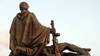 Вандалы надругались над памятником погибшим в ВОВ под Полтавой