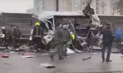 Автобус смяло, как бумагу: грузовик на полной скорости влетел в армейскую колонну – есть погибшие, много раненых