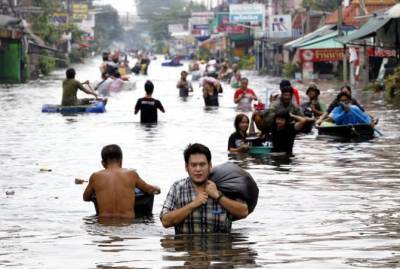 Стихии в мире: наводнения в Таиланде и оползни в Индонезии