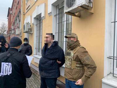 В Запорожье на взятке в $5 тыс задержали главу военной прокуратуры