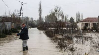 В Албании привлекли армию для помощи пострадавшему от наводнения населению
