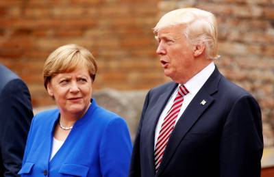 Меркель осудила соцсети за блокировку Трампа