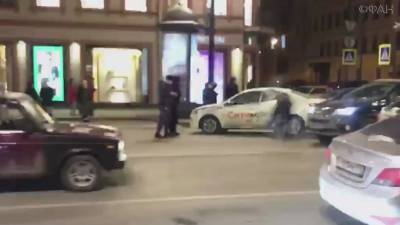 Водитель такси сбил человека на пешеходном переходе в Петербурге