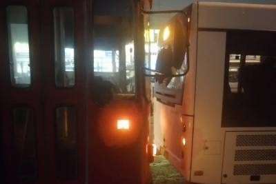 В Брянске троллейбус и автобус угодили в ДТП возле ТРЦ «Аэропарк»