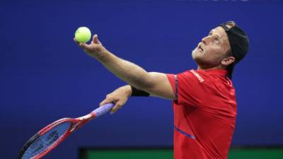 В квалификации Australian Open победил теннисист с положительным тестом на коронавирус