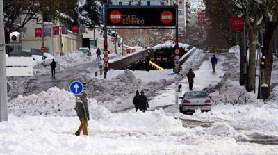 В Мадриде из-за последствий снежной бури на неделю перенесли начло занятий в школах