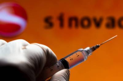 Индонезия одобрила вакцину, которую заказала и Украина. Промежуточная эффективность – 65%