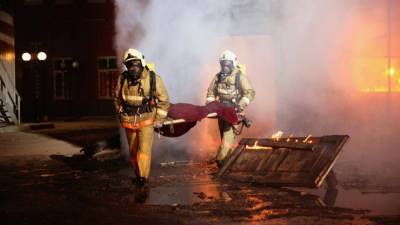 Мощный пожар в многоквартирном доме в Екатеринбурге унес жизни нескольких человек