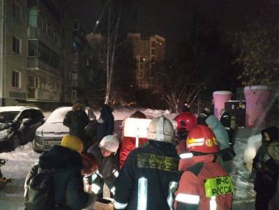 МЧС: эвакуированных жителей дома на Рассветной разместили в гимназии № 176