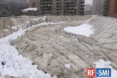 В Краснодаре из-за снегопада обрушилась крыша спорткомплекса