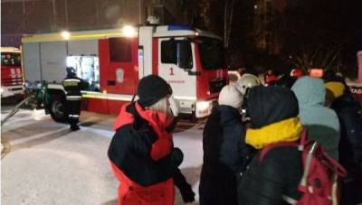 Восемь человек погибли и пятеро пострадали при пожаре в Екатеринбурге