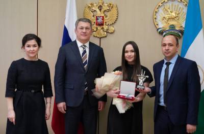 Победительница шоу «Голос» Яна Габбасова получила звание заслуженной артистки Башкирии