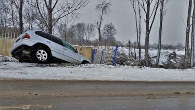Во время снегопада во Владивостоке столкнулись 11 машин