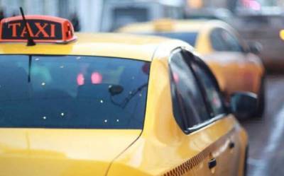 Женщина за рулем такси в Москве огрела пассажира электрошокером