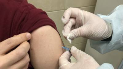 Петербуржцам сообщили о временной остановке записи на прививку от COVID-19