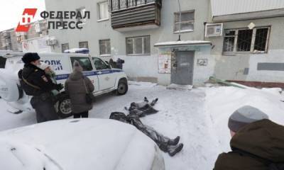 В Екатеринбурге в сгоревшей квартире жили пьющая мать и ее 17-летний сын