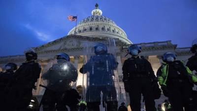 ФБР пугает вооруженными протестами в 50 штатах