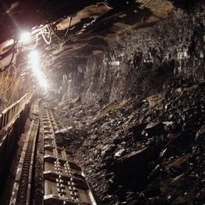 На золотой шахте в Китае произошел взрыв: под землей остались 22 горняка