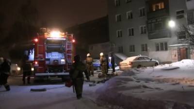 Восемь человек погибли при пожаре в жилом доме в Екатеринбурге — видео
