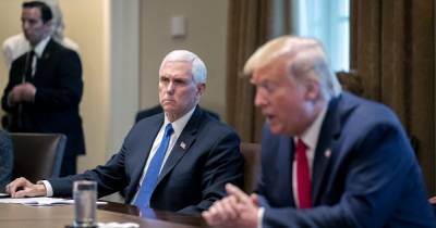 Трамп и Пенс помирились: вице-президент не будет отстранять шефа от власти