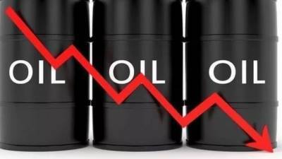 Нефть дешевеет на ожиданиях роста притока сланцевой нефти из США
