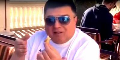 Тупицкому во время его отдыха в Дубае передали «помощь от налогоплательщиков» — видео