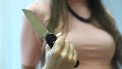 Ревнивая женщина убила ножом своего возлюбленного во время пьянки в Саратове