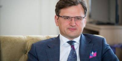 Глава МИД Украины выступил против применения вакцины "Спутник V"
