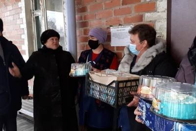 Пациентам отделения сестринского ухода в селе Большое Шереметьево передали подарки